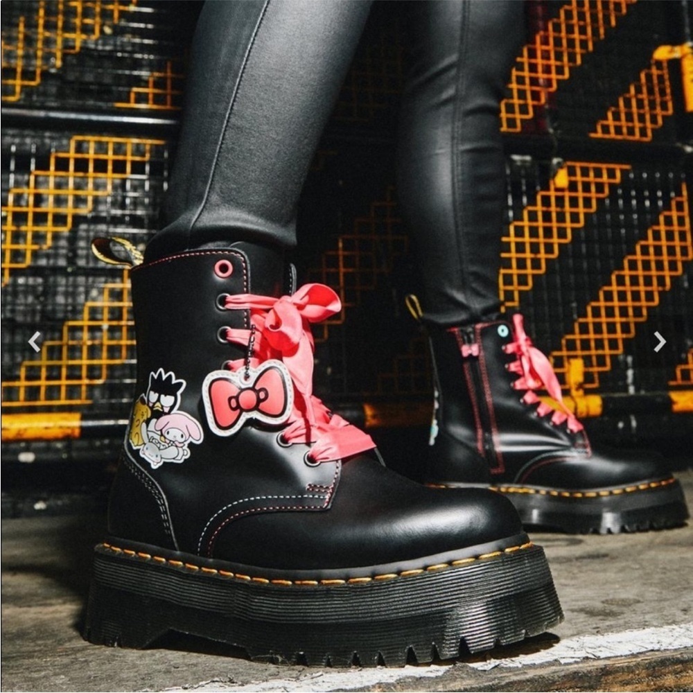 Dr. Martens Jadon Hello Kitty Friends Leather Platform Boots Black US 7‎ NIB